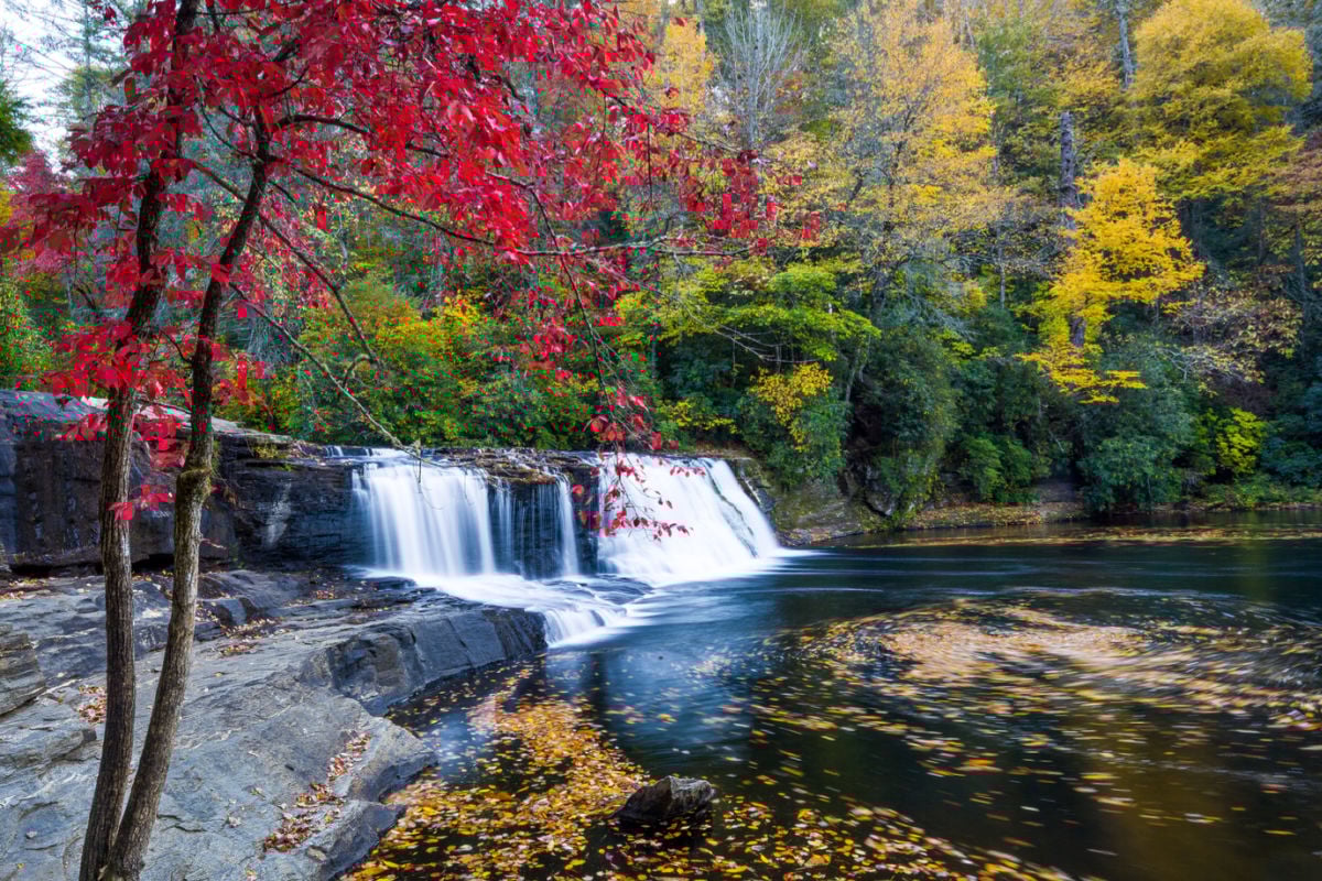 Hidden Gem Alert! This Carolina Mountain Town Offers Untamed Beauty & Fewer Crowds